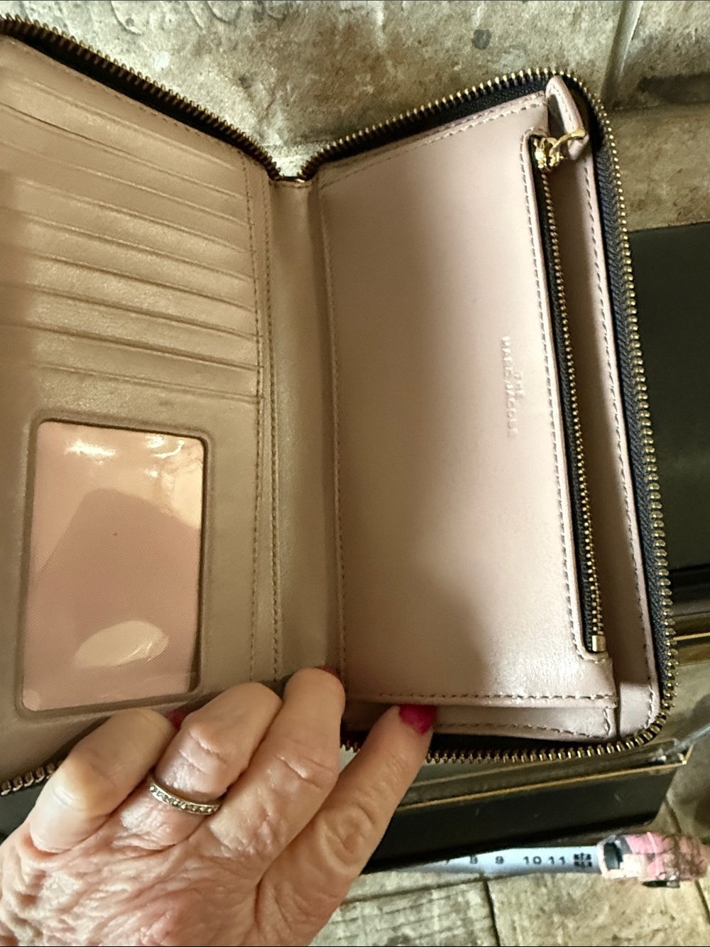 Marc Jacobs Black Leather Zip Wallet - Picture 3 of 5